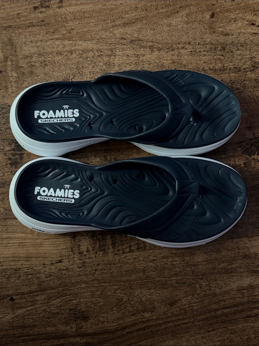 Skechers Navy Blue and White Foamies Casual Flip Flops size 7 - Picture 2 of 5